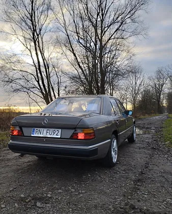 samochody osobowe Mercedes-Benz W124